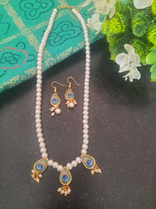 Morpis Kundan Peal Neckace