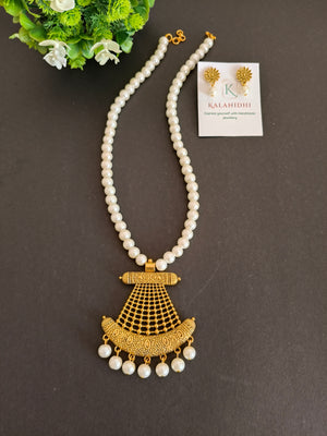 Pearl  Necklace with  pendant