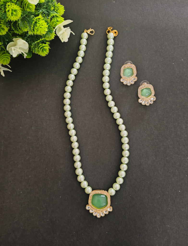 Pista green Shell Pearl Necklace