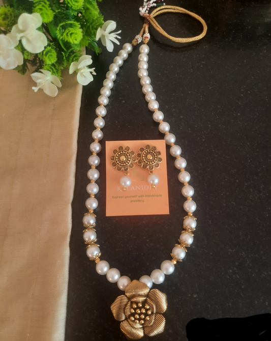 Pearl Necklace with Flower Pendant